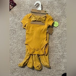 0-3 month 3 pc onesie and footsie set. Includes headband.